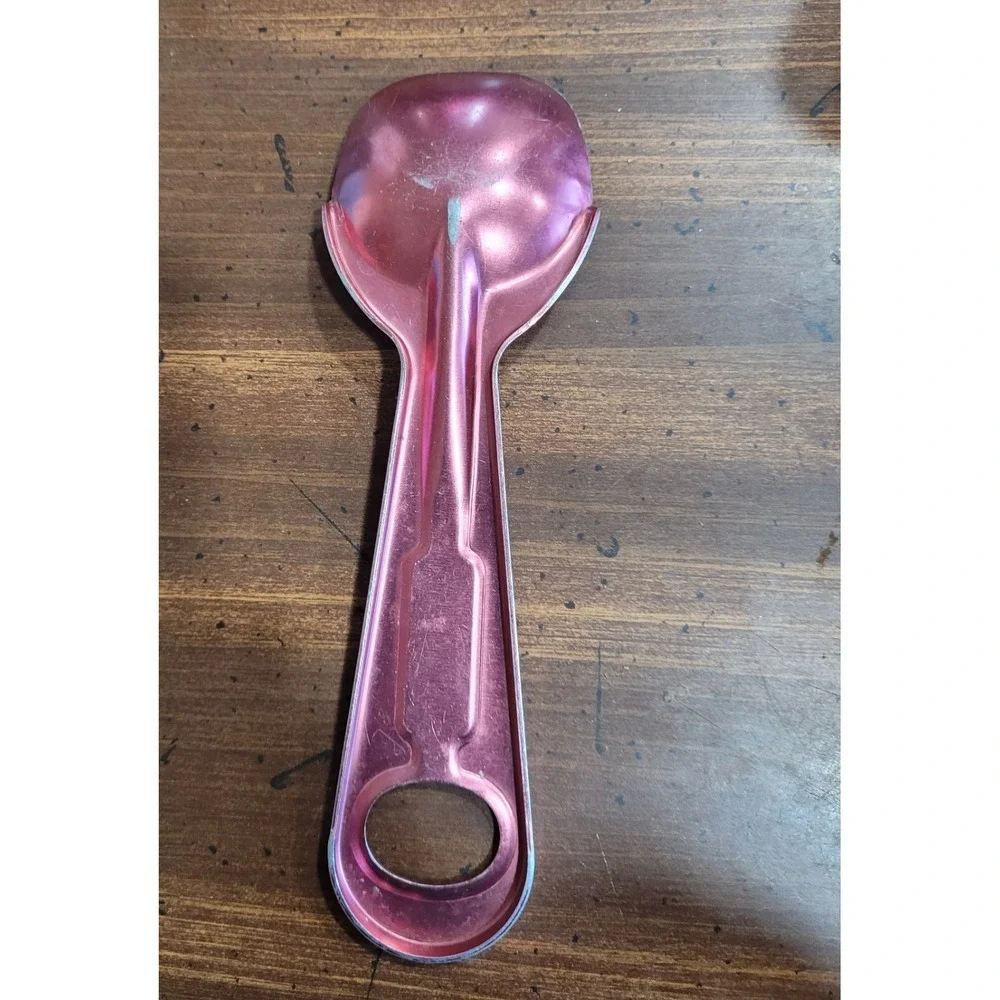VINTAGE ALUMINUM 8